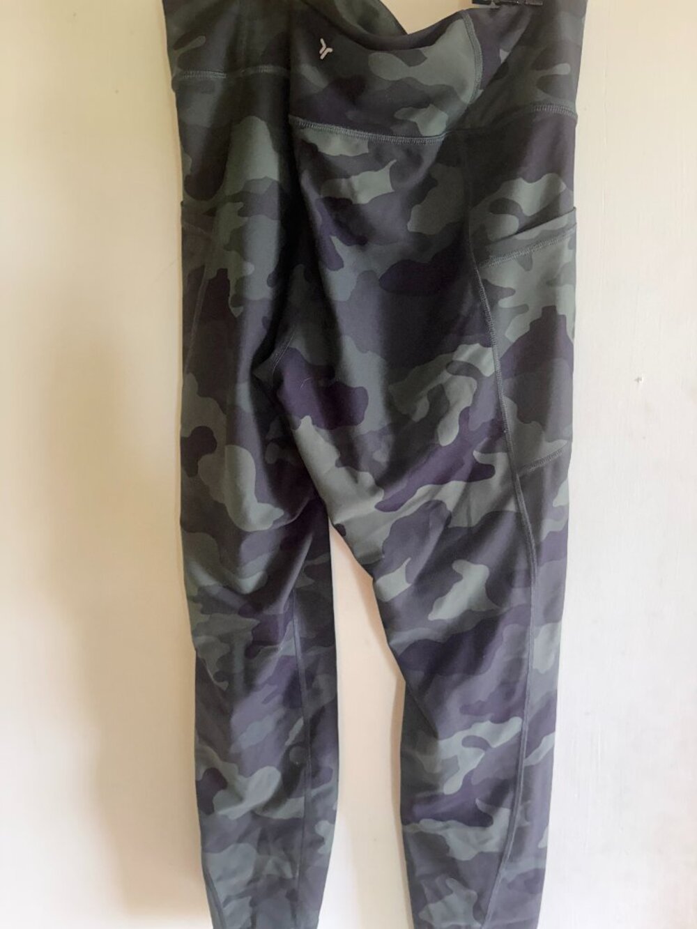 Old Navy Women's Camouflage Athletic Leggings with Pockets
